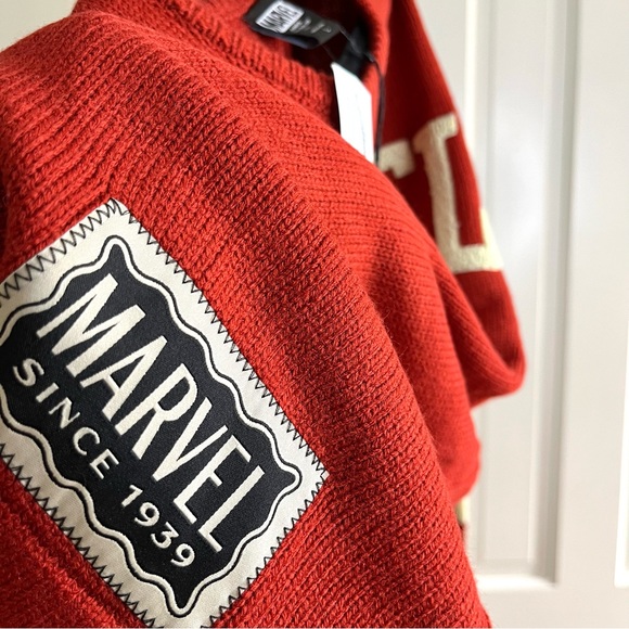 Heroes & Villains Marvel Logo Red Varsity Sweater NWT - Picture 12 of 15